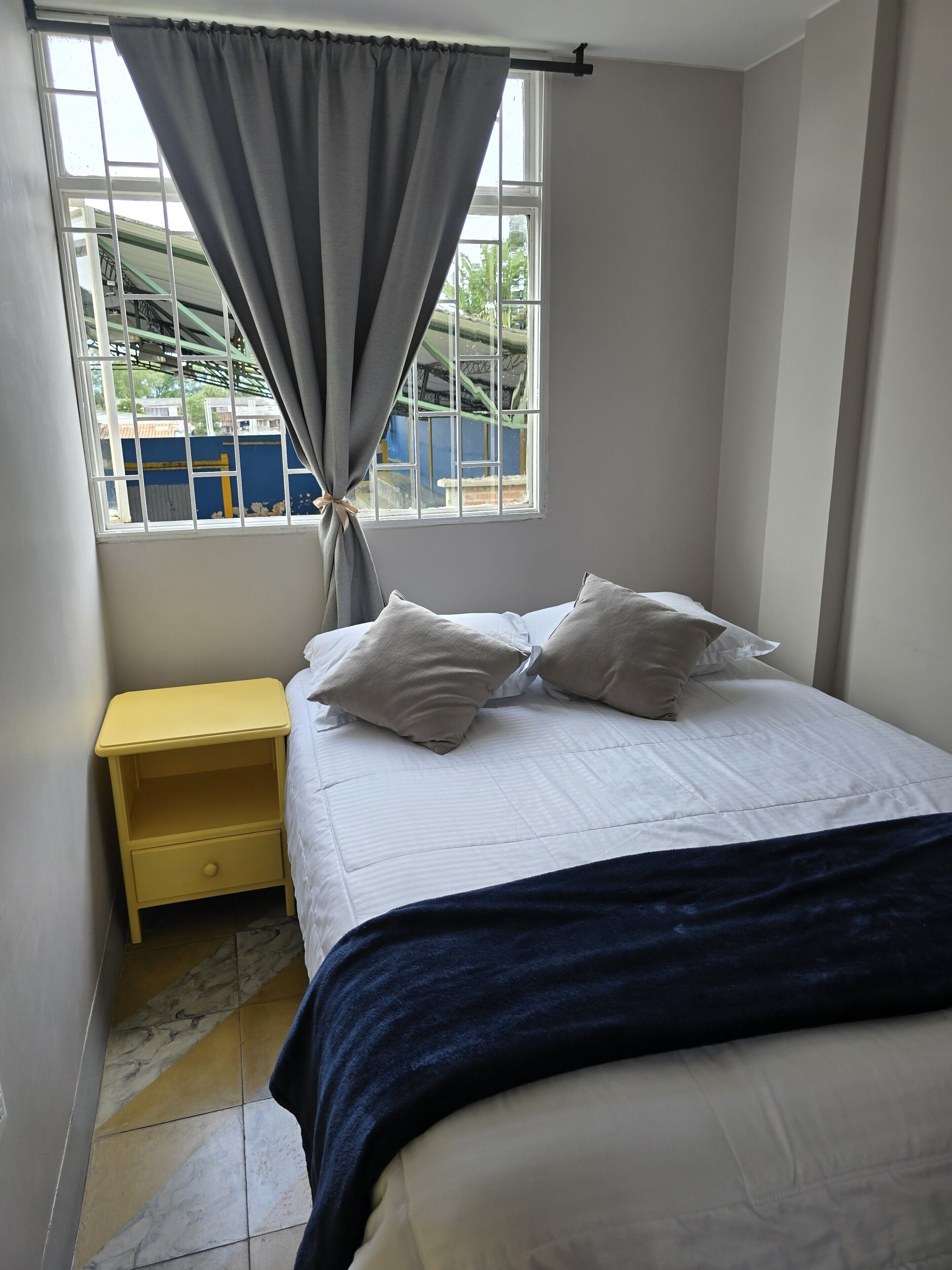 Lit avec matelas en mousse à mémoire, accès au Wi-Fi (inclus)