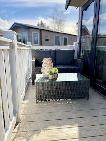 Terrace/patio. Luxe Lodge Retreat