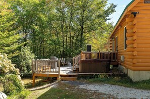 Terrace/patio - Cozy authentic log cabin with hot tub, Lake Access, near Sunday River & Mt Abram (Greenwood)
