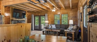 Cozy authentic log cabin with hot tub, Lake Access, near Sunday River & Mt Abram