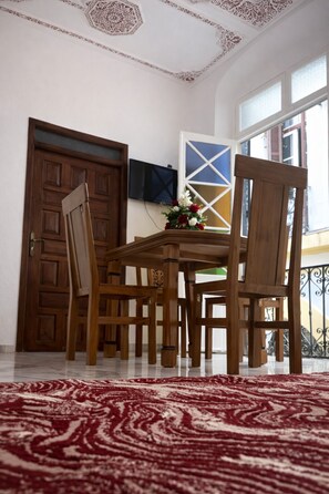 Dining - Vrbo Property (Tanger)