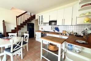 Fridge, dishwasher