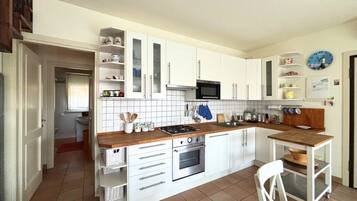 Fridge, dishwasher