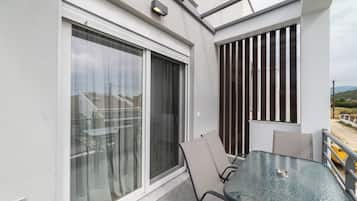 Family Apartment | Outdoor dining