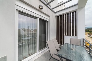 Outdoor dining - SLV Irida Apartment (Kavala)