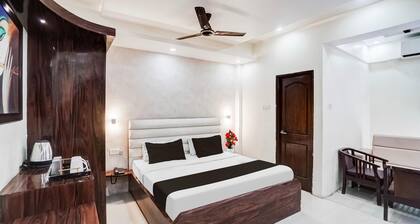 Deluxenatraj Inn Near Sgpgi