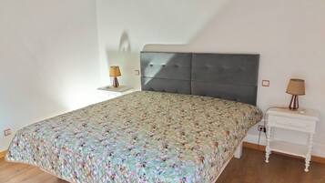2 slaapkamers, een strijkplank/strijkijzer, gratis wifi, beddengoed