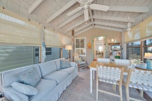 Smart TV, books - Sunny Side Up by Seaside Vacations & Sales (Chincoteague Island)