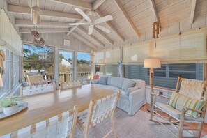 Smart TV, books - Sunny Side Up by Seaside Vacations & Sales (Chincoteague Island)