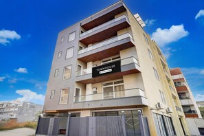 House | Exterior - Classic With Balcony Hotel P66 Sec 49 (Gurugram)