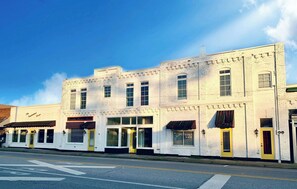 Exterior - Stylish railroad boutique hotel.  5 ensuite rooms + apartment & banquet room. (Cowan)