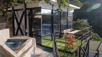 Deluxe Bungalow, Balcony, Sea View | Outdoor dining