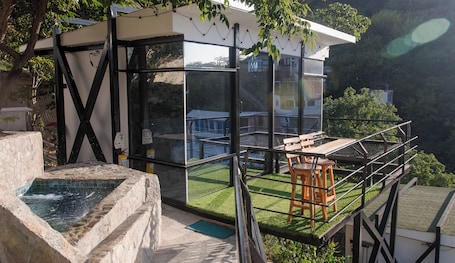 Deluxe-Bungalow, Balkon, Meerblick | Speisen im Freien. Villa Malibu