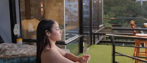 Deluxe Bungalow, Balcony, Sea View | Outdoor dining