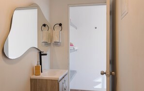 Deluxe Bungalow, Balcony, Sea View | Bathroom - Villa Malibu (Taganga)