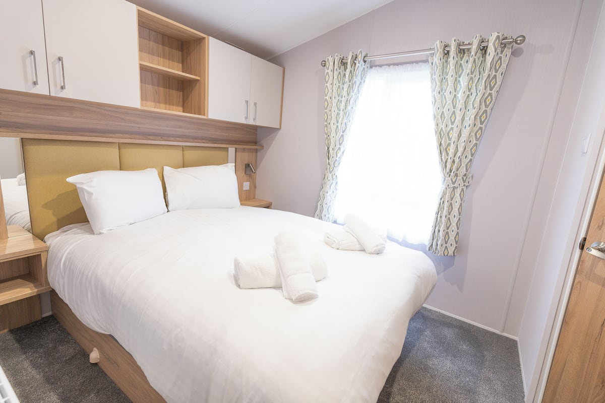 Basic Mobile Home | WiFi, bed sheets