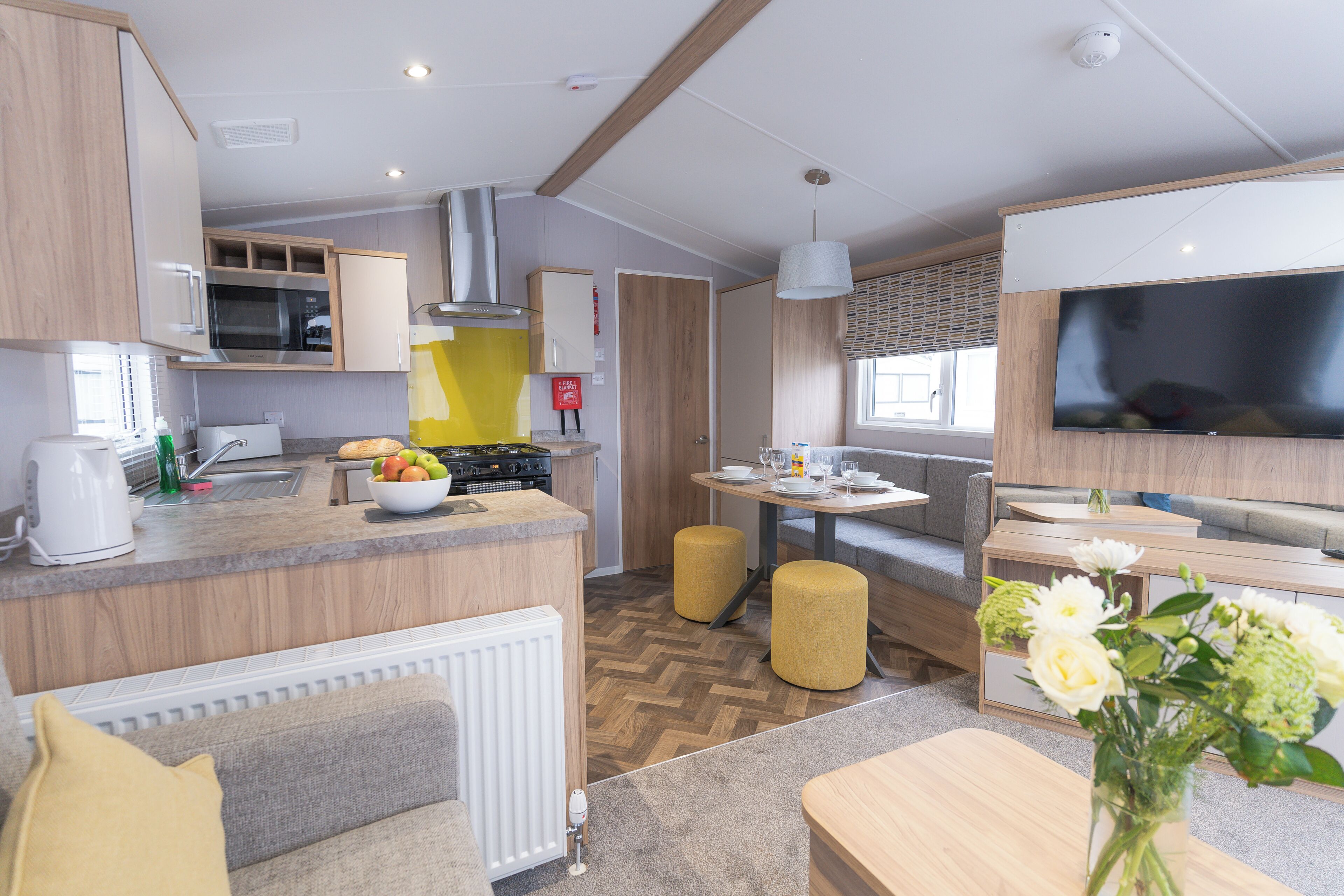 Basic Mobile Home | Living area | Flat-screen TV