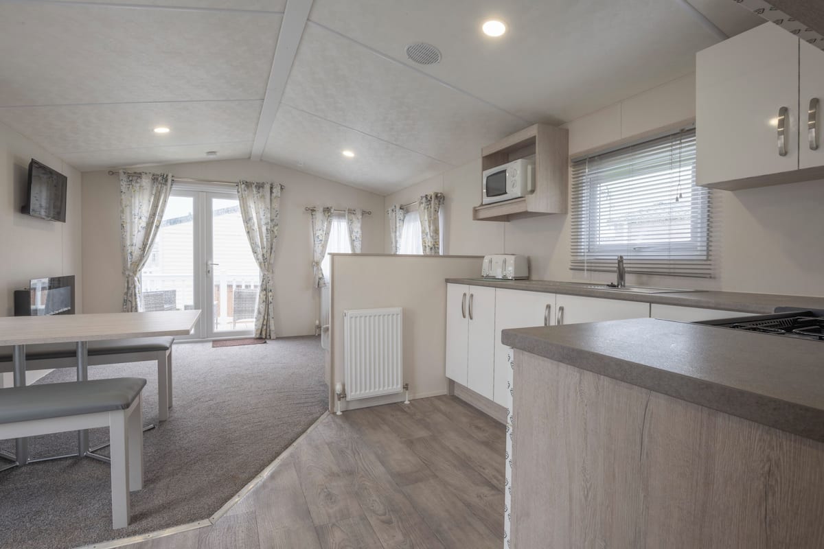 Basic Mobile Home | Living area | Flat-screen TV