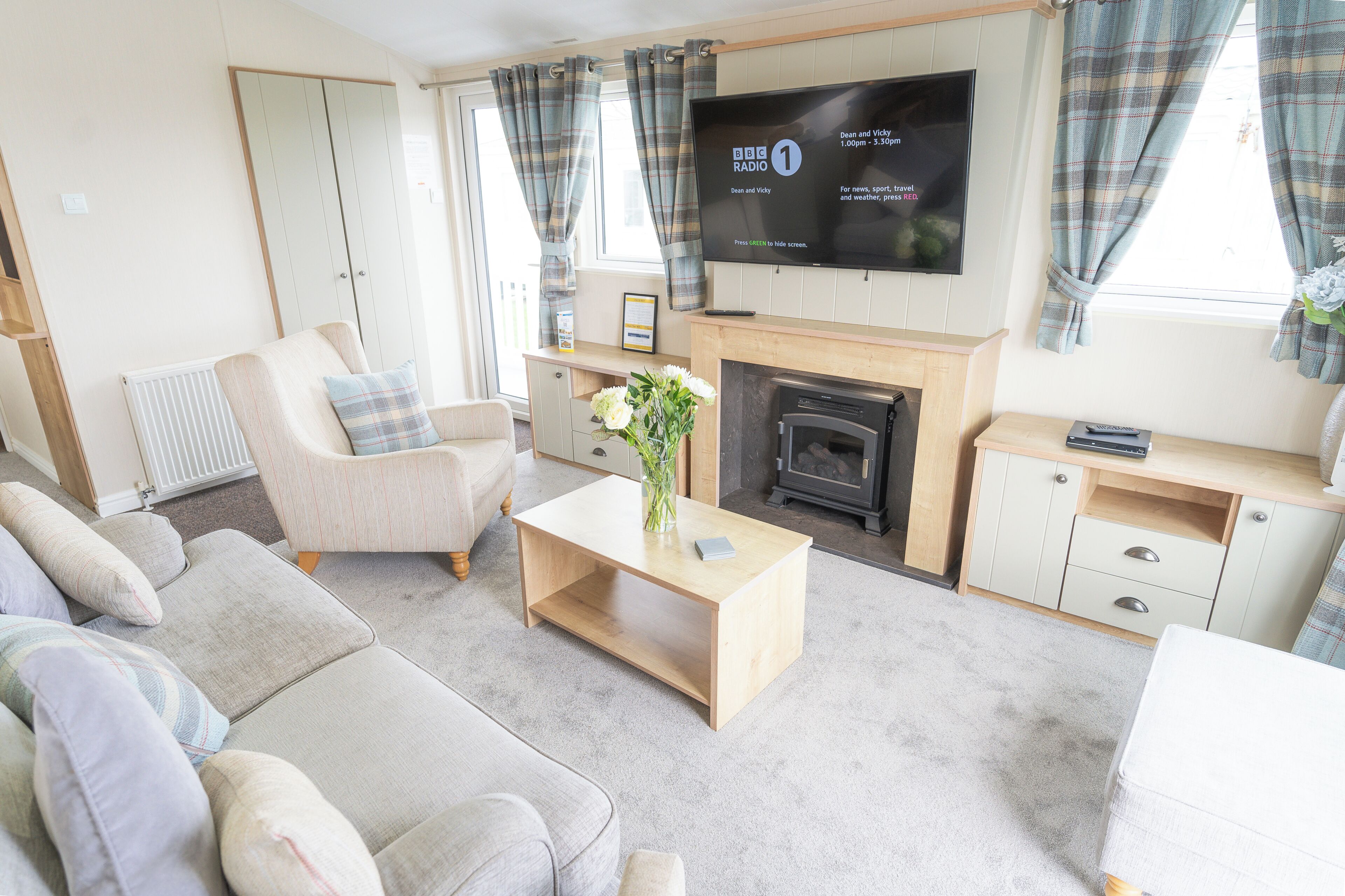 Basic Chalet | Living area | Flat-screen TV