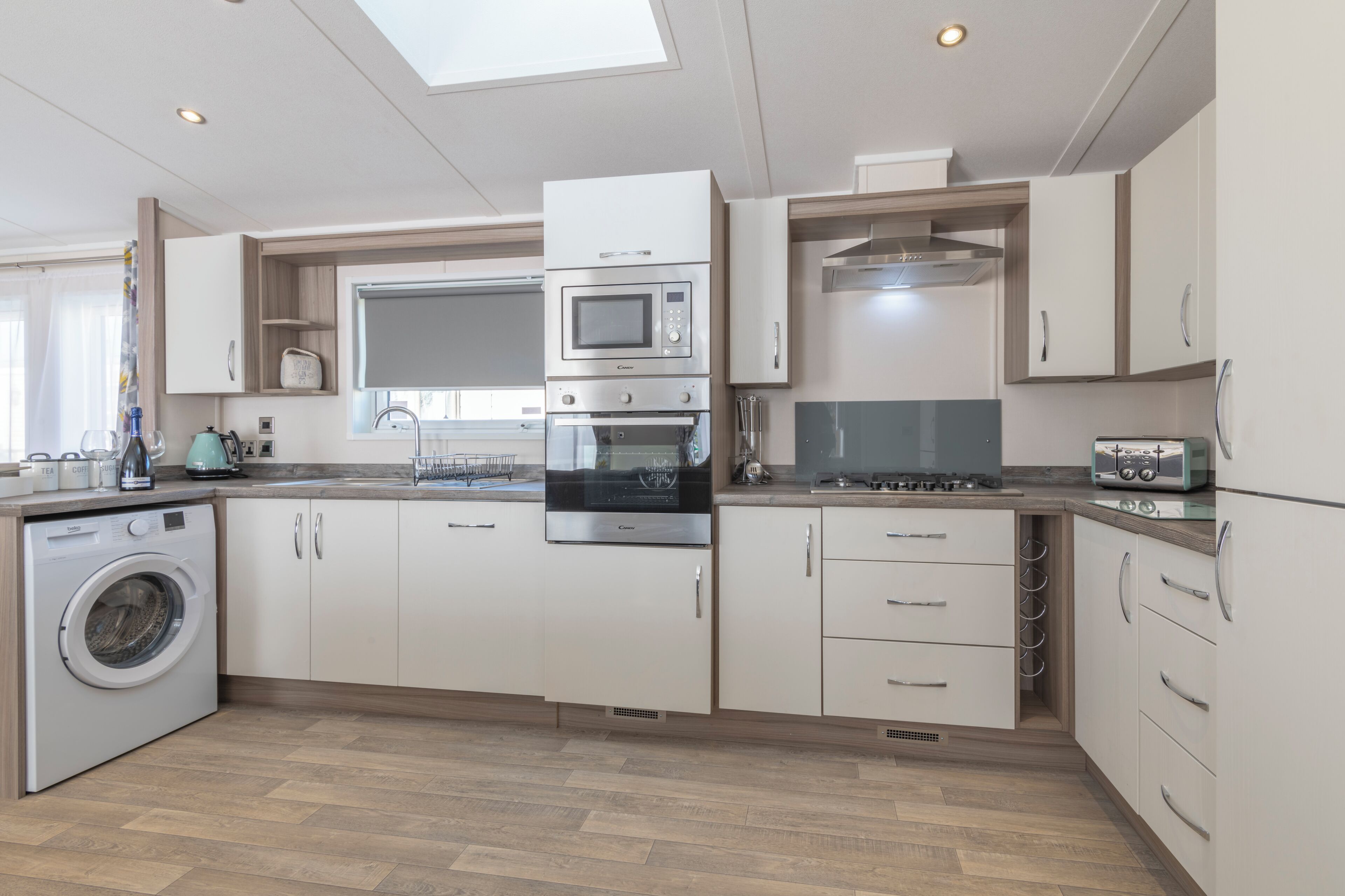 Basic Chalet | Private kitchen | Fridge, microwave, oven, stovetop
