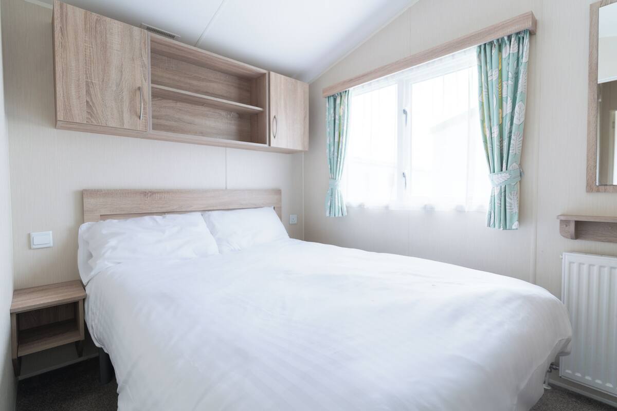 WiFi, bed sheets