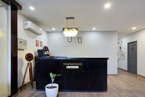 House | Meja sambut tetamu