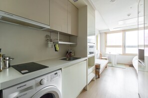 Private kitchen - Modern Studio in Seoul near Gimpo Airport (Gangseo-gu)