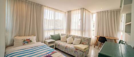 3 habitaciones, tabla de planchar con plancha, wifi y ropa de cama