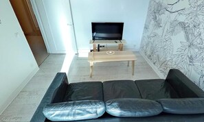 Apartment | Living area - Cozy Room in a Friendly Shared Flat - Lyon 8th (Lyon)