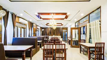 House | Dining