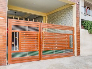 Exterior - Saver Doublesuper Hotel O Sudhirpur (Varanasi)