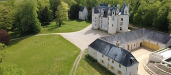 Gîte du Château des Brétignolles - Heritage, pool and nature - Near Chinon
