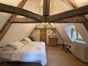 4 bedrooms, in-room safe, free WiFi, bed sheets