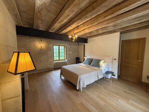 4 bedrooms, in-room safe, free WiFi, bed sheets