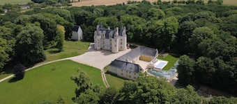 Gßte du Chùteau des Brétignolles - Patrimoine, Piscine et Nature -PrÚs de Chinon