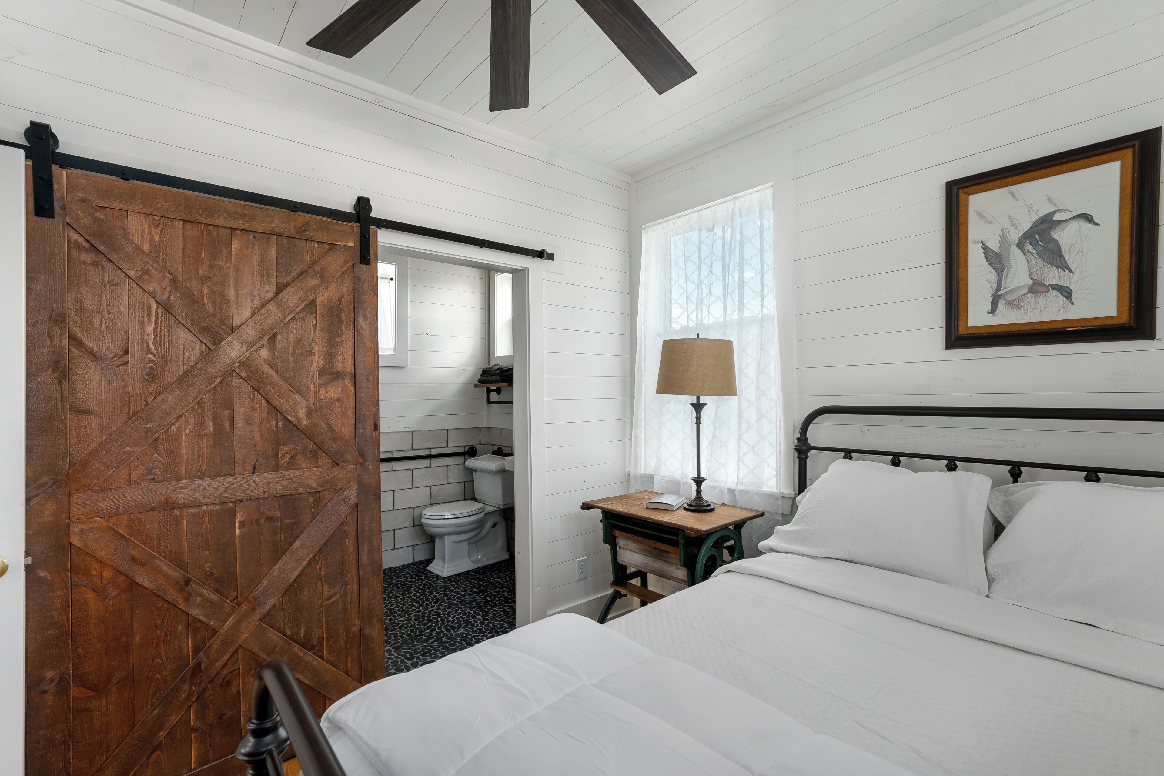 2 chambres, fer et planche à repasser, Wi-Fi gratuit, draps fournis