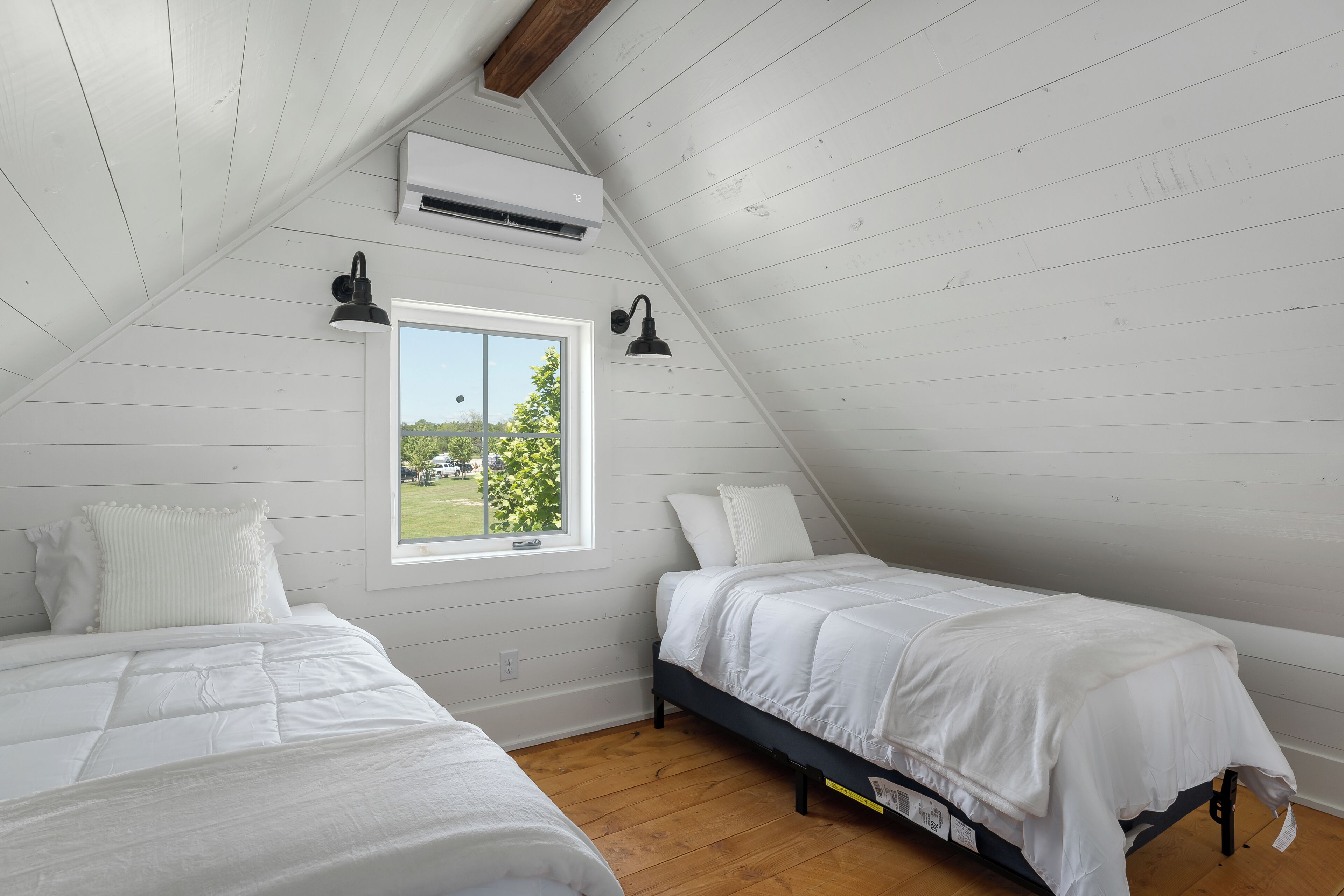2 slaapkamers, een strijkplank/strijkijzer, gratis wifi, beddengoed