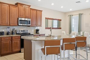 Fridge, microwave, oven, stovetop - 4BR Getaway, Spacious, Beautiful, Great Location (Four Corners)