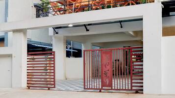 House | Meja sambut tetamu