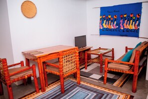Interior - The Hub Train House Exotic Roots (Zanzibar)