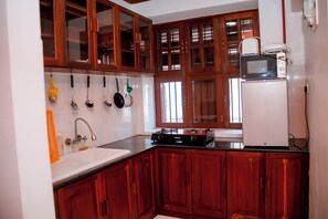 Private kitchen - The Hub Train House Exotic Roots (Zanzibar)