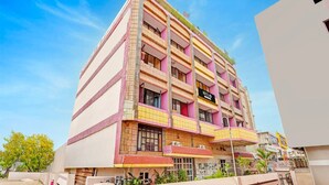 A multi-story hotel with balconies, a sign indicating it is a hotel, and a clear sky. - Hotel O Gajuwaka Near Kurmanpalem (Visakhapatnam)