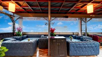 House | Lobby