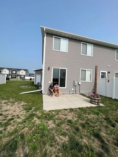 Cozy 1-bedroom townhome in beautiful Grand Forks with AC