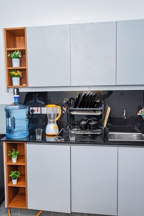 Four Ă micro-ondes, un four, surface de cuisson