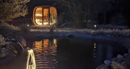 Livias Lodge - Nurdachhaus mit Sauna Terrasse und Garten am Wald