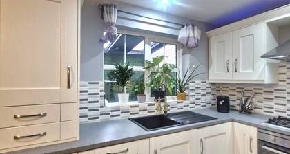 3BR Tropical Escape in Lisburn and Castlereagh