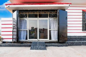 Exterior detail - Deluxecollection O Puri Sea Beach Shri Jagannath (Brahmagiri)