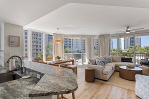 Living area - Spacious 3 bed 3 bath @ Silver Shells in Destin - Sleeps 8 (Destin)