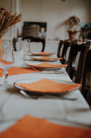 Dining - Gîte 12 pers | 300m² | Puy de Dôme 5 min | Family & Group (Nébouzat)